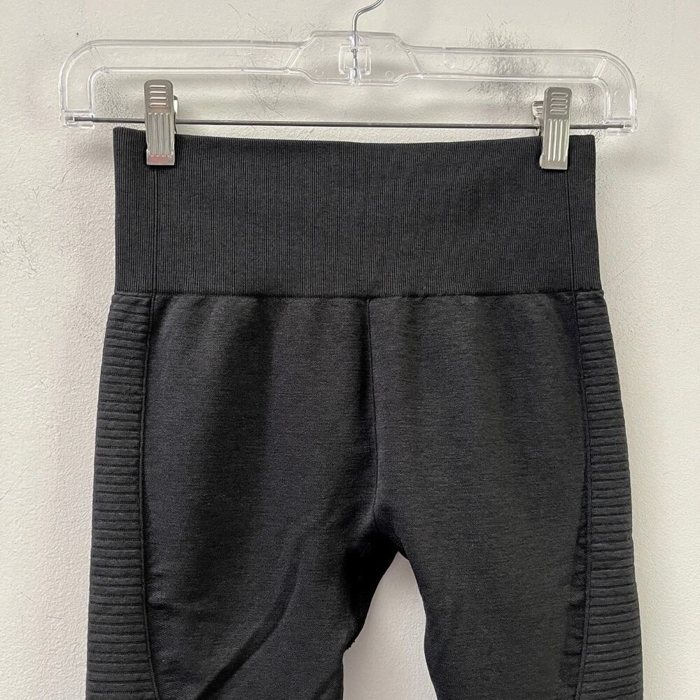 ACTA Women's Leggings Size S Seamless High Rise Black Ribbed Knit 7/8 Cropped - Picture 6 of 10